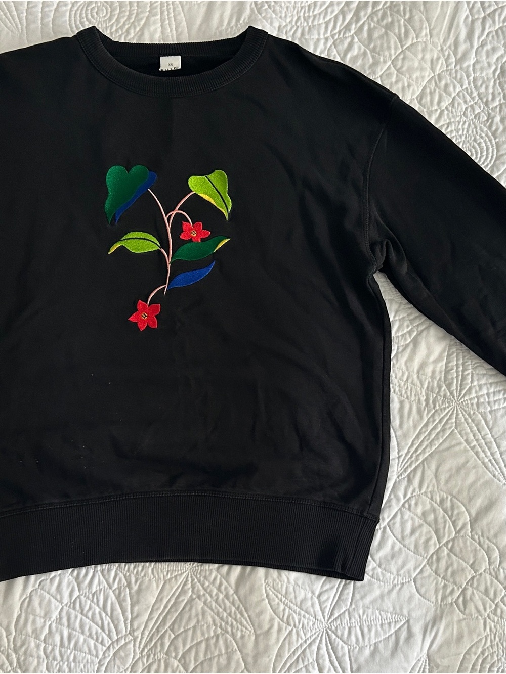 Jess Chen x KOTN Black Women's Sweatshirt with Embroidered Floral Motif